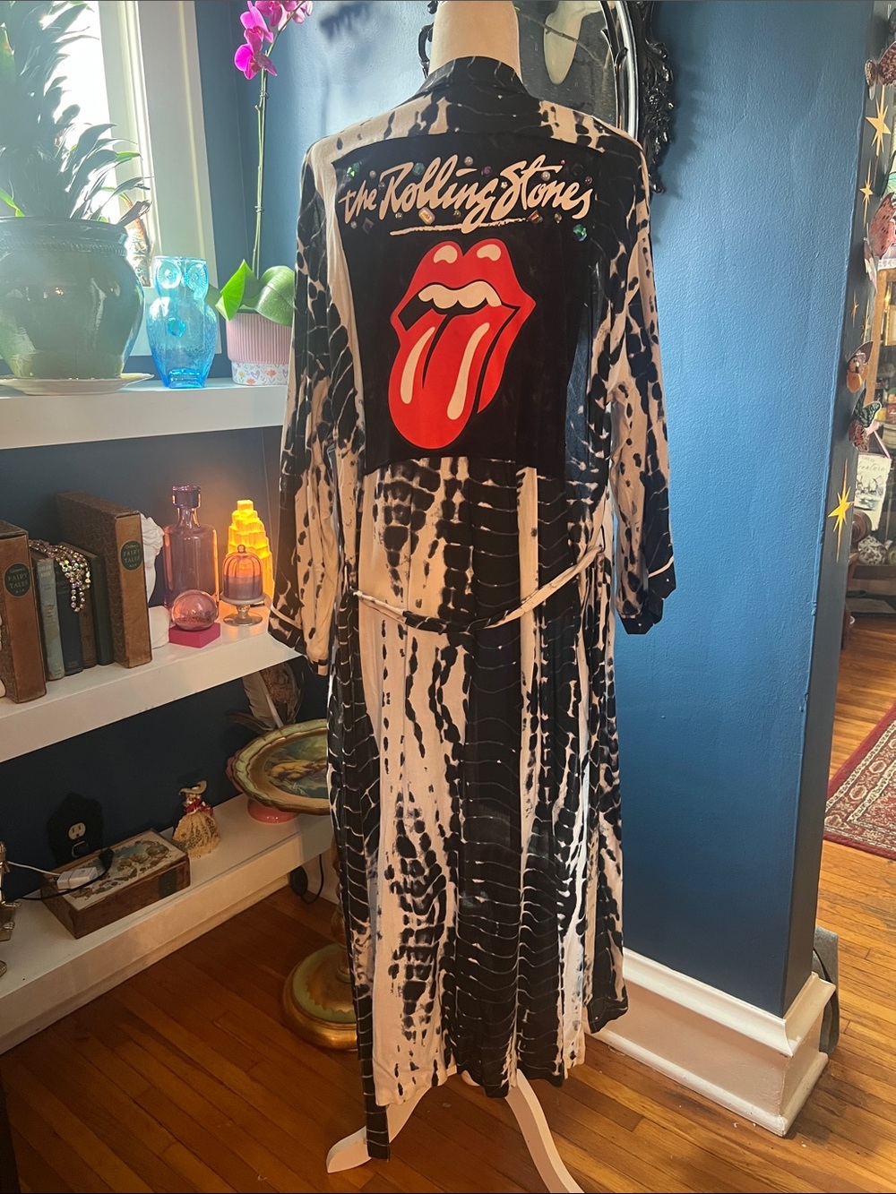the Rolling Stones Black & White Tie-Dye Kimono Robe with Red Tongue Logo
